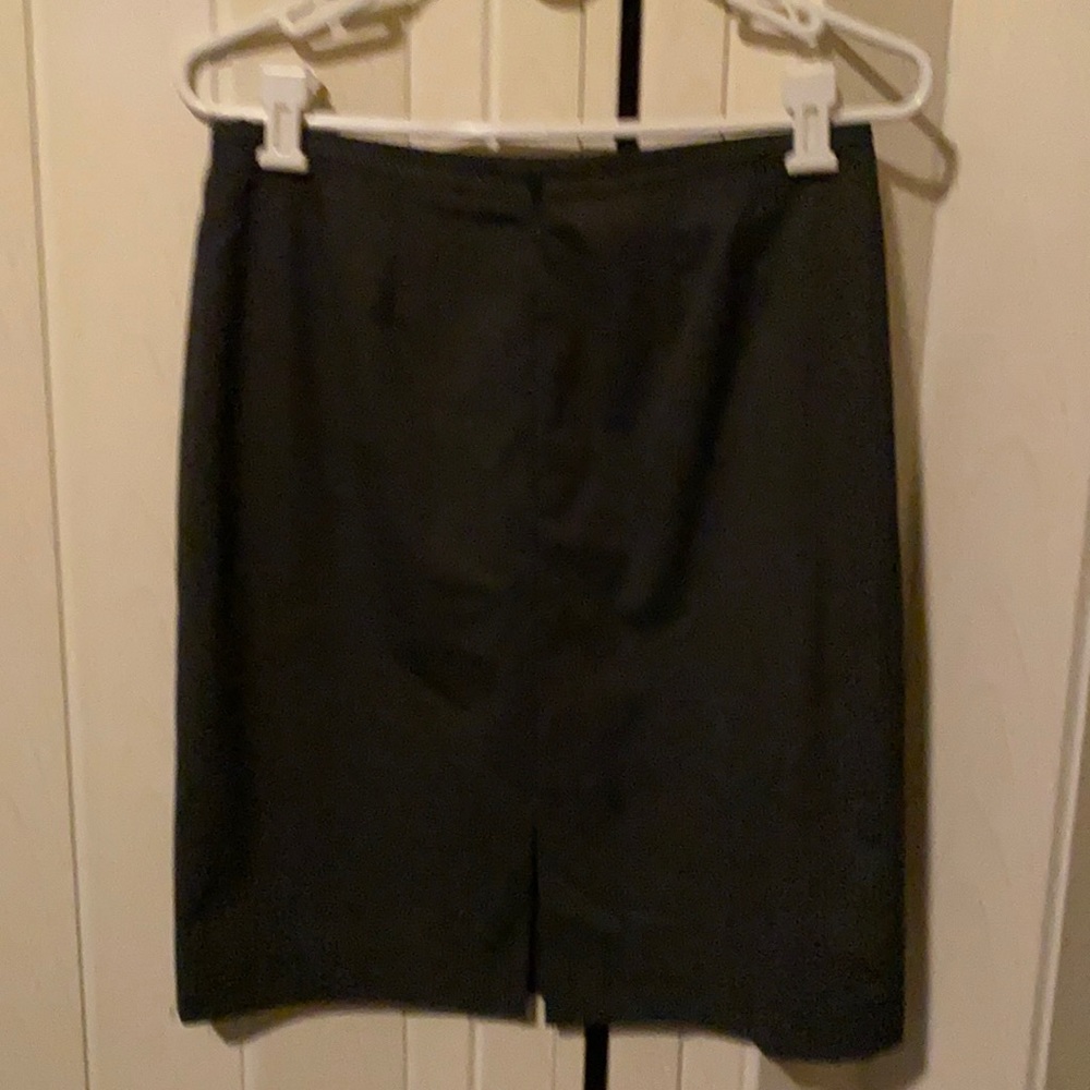 Tahari/Arthur S Levine Gray Striped Skirt (6P)